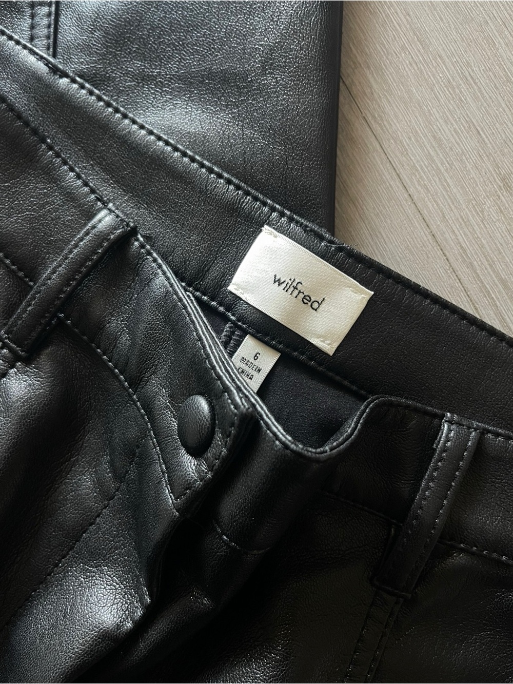 Aritzia Wilfred Rebel Pant High-Waisted Vegan Leather Pants - Picture 4 of 7